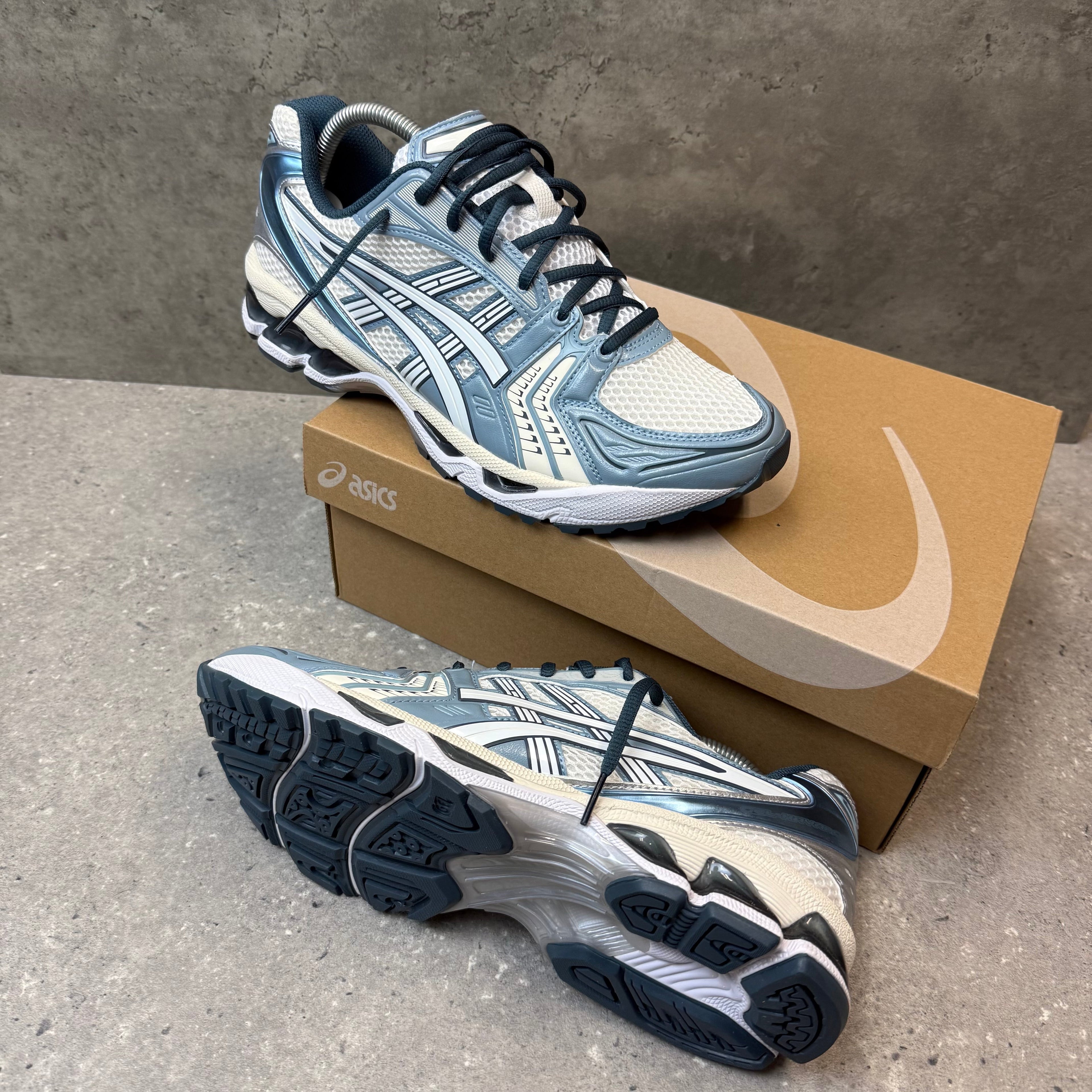 ASICS GEL KAYANO 14 - CREAM / RAW INDIGO