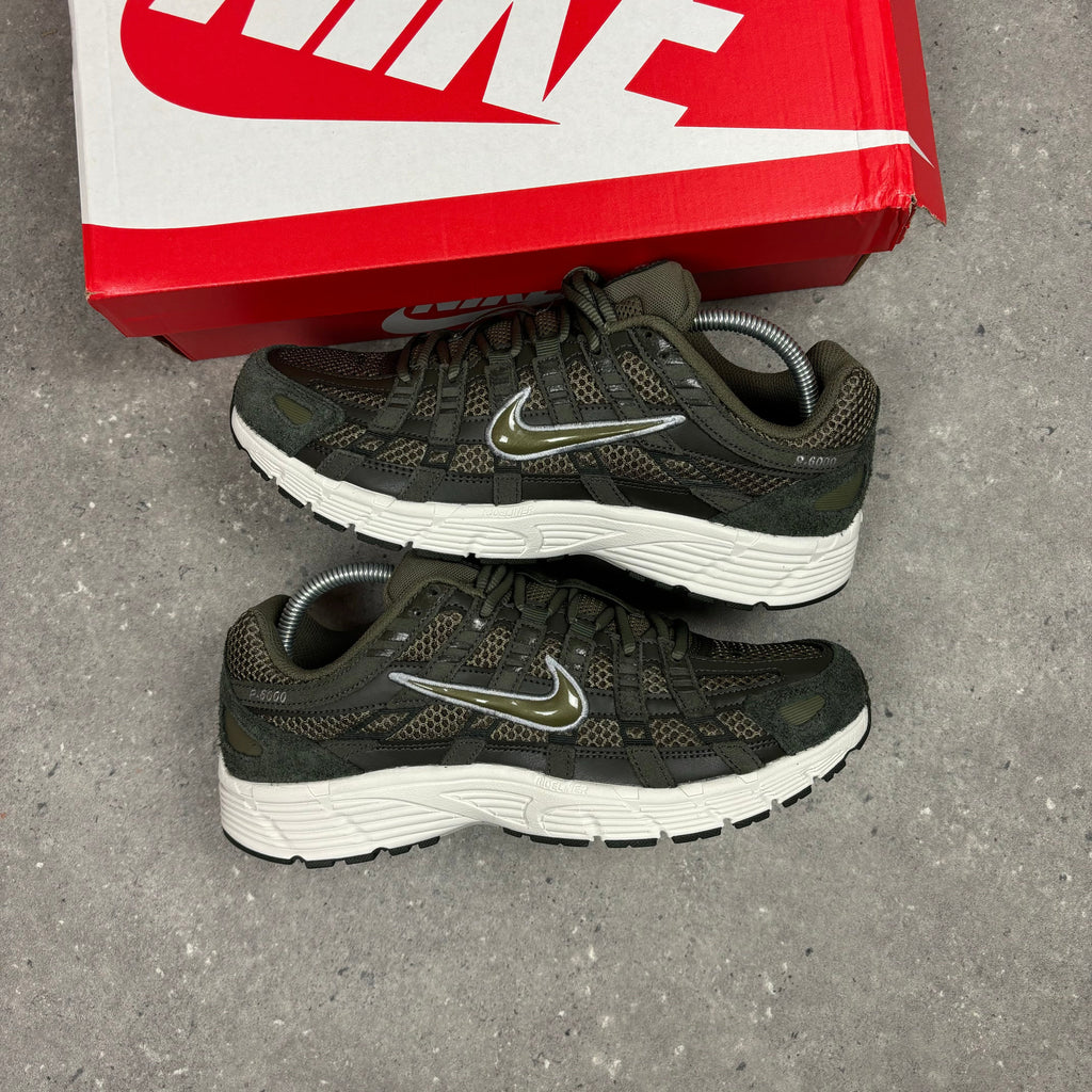 NIKE P-6000 -  OLIVE PHANTOM